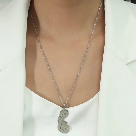 👶 Lovely Motherly Love Heart Pregnancy Necklace 💕 - Picture 2 of 4